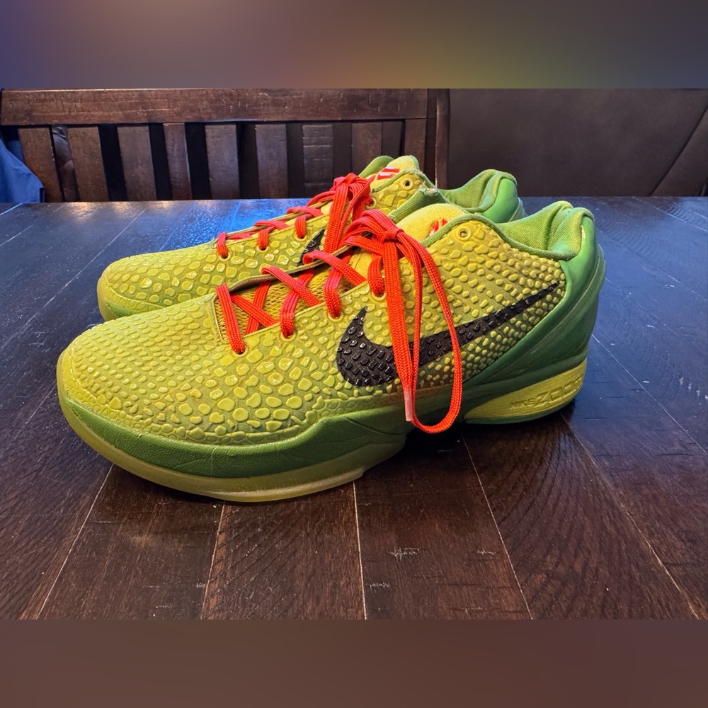 Nike Kobe Grinch Men’s Size 9.5